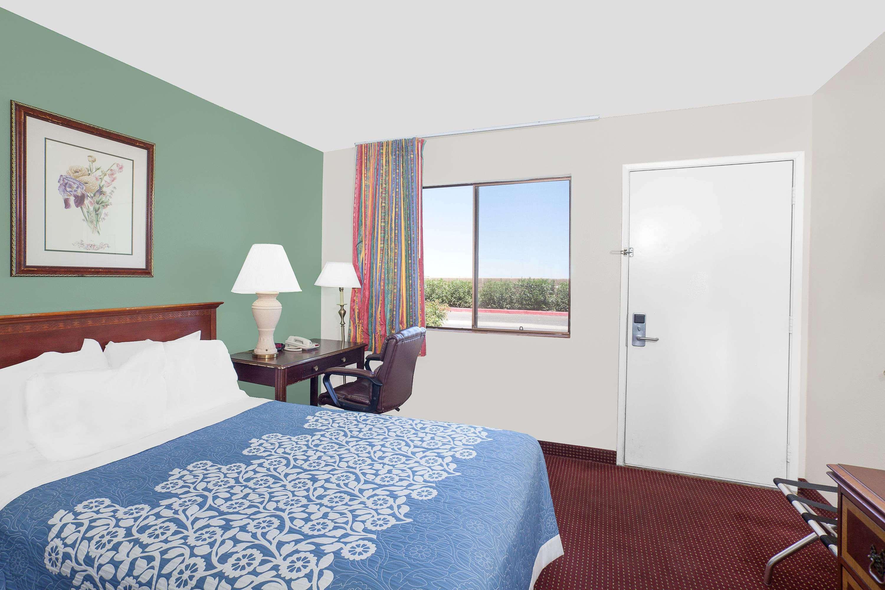 Days Inn By Wyndham Lost Hills Extérieur photo