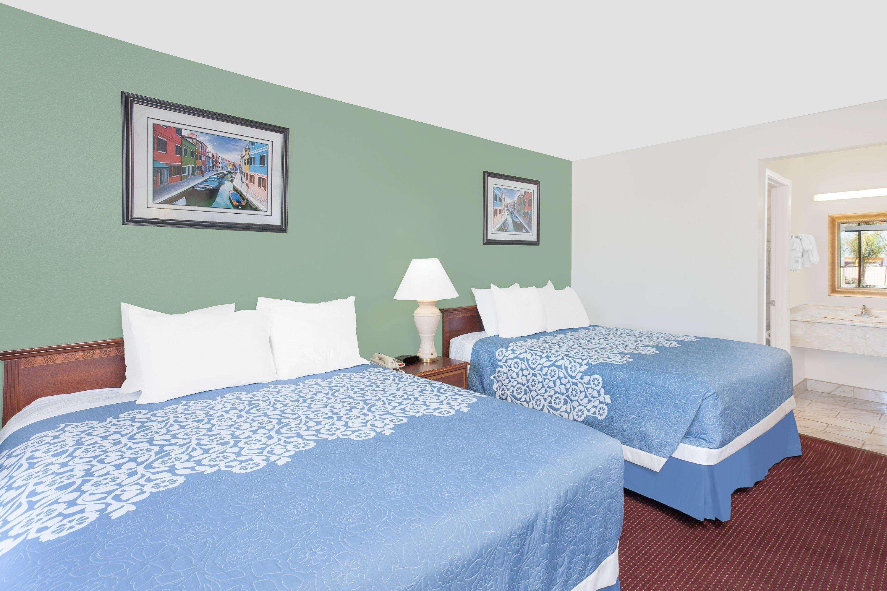 Days Inn By Wyndham Lost Hills Extérieur photo